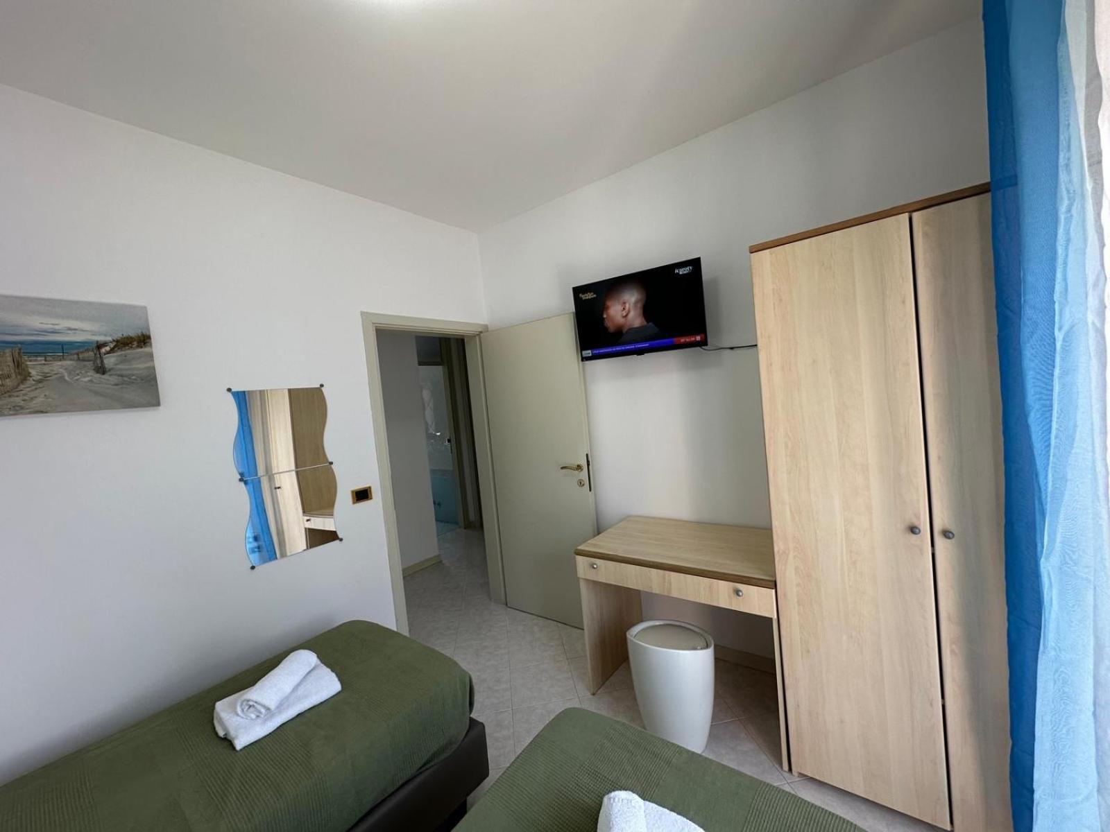 Beach House Holiday Apartments Rimini Exterior foto
